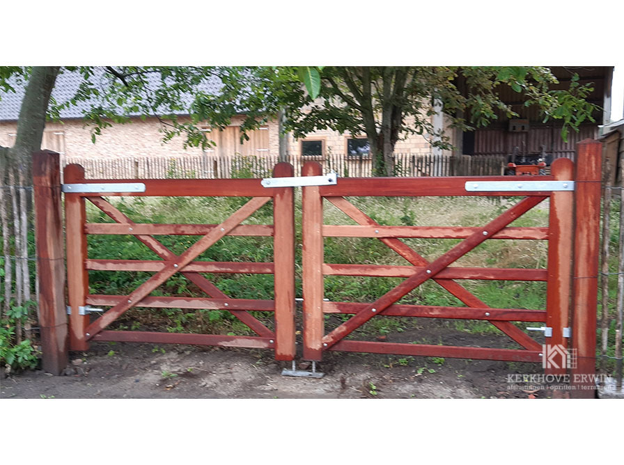 afsluitingen kerkhove houten afsluiting